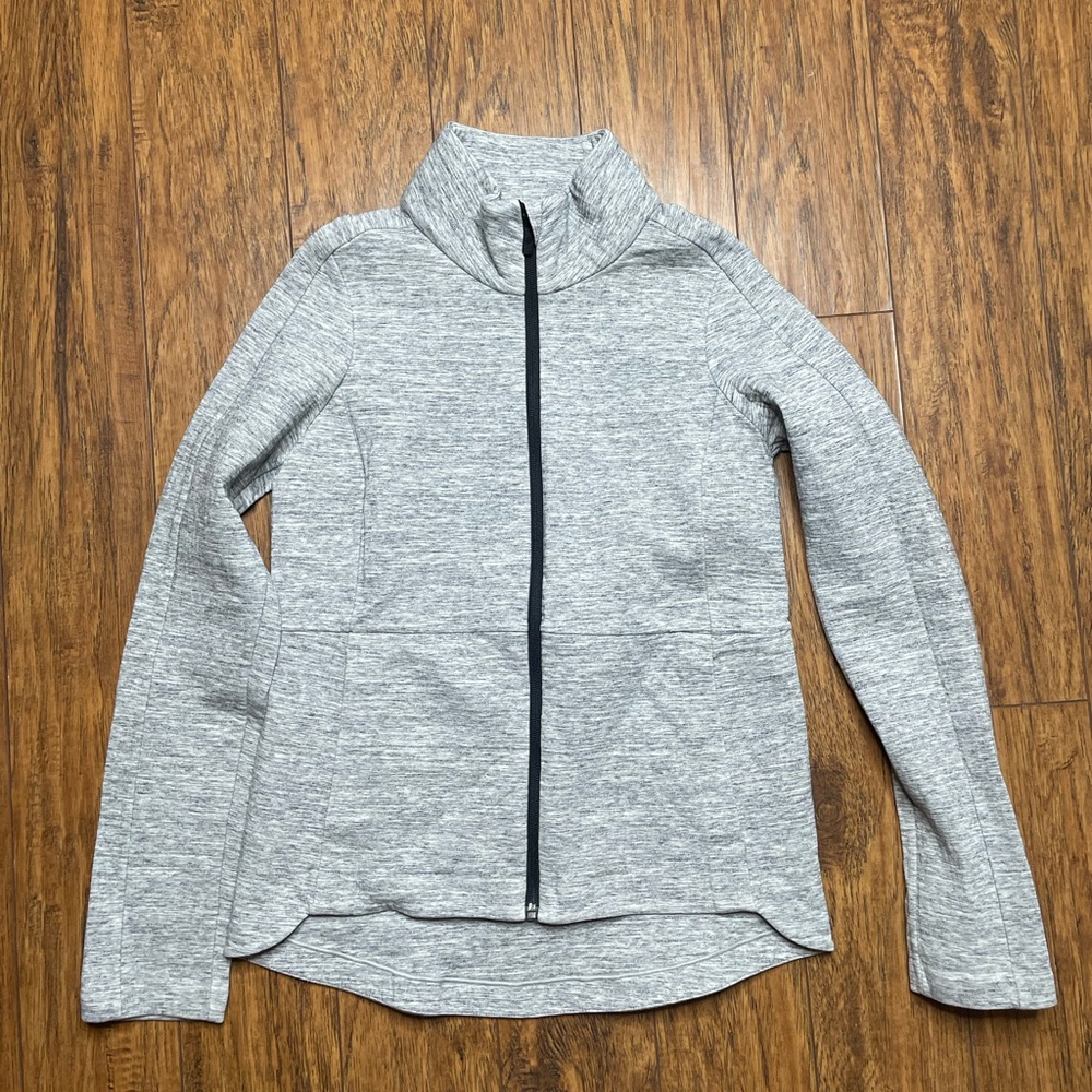 Lululemon Size 4 Zip Up Sweatshirt  Gray